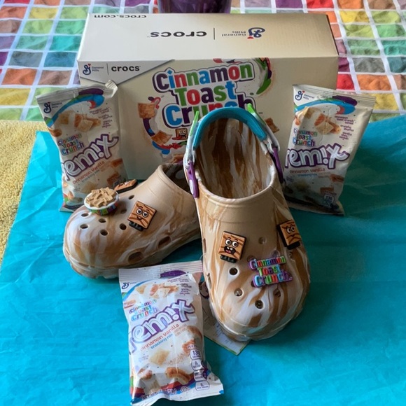š„£ CROCS x CINNAMON TOAST CRUNCHš„£ NWT š„£ - Picture 14 of 16
